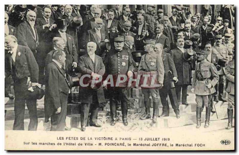 CPA Militaria Les Fetes de la Victore 13 juillet 1919 Sur les marches de l'hotel