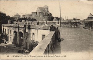 CPA Saint Malo Les Remparts au dessus de la Porte St Vincent (1235288)