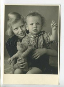 438508 Germany KIEL Kids w/ TEDDY BEAR Toy Old REAL PHOTO LASKAWY photographer