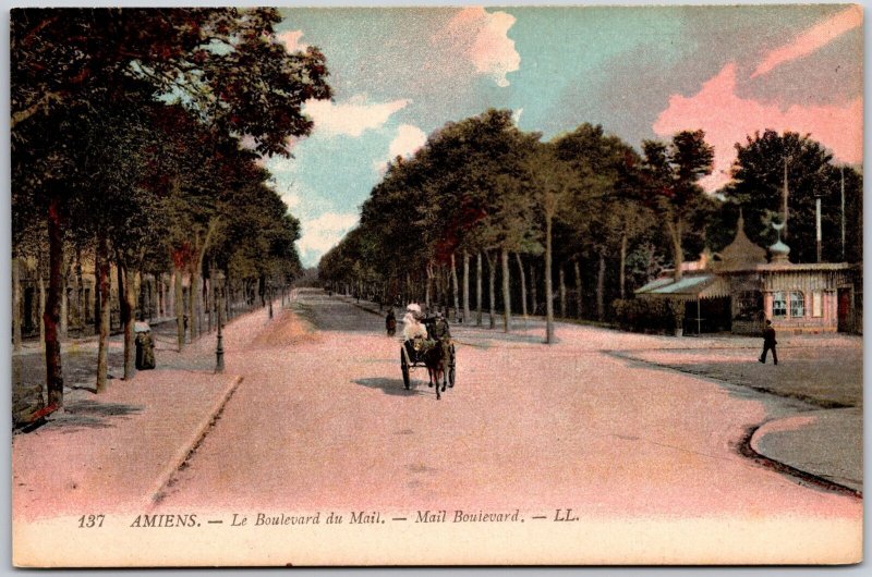 Amiens - Le Boulevard Du Mail France ~ Roadway Horse-Drawn Carriages Postcard