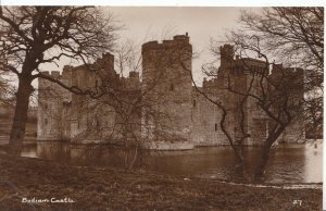 Sussex Postcard - Bodiam Castle - Real Photograph - Ref ZZ4403