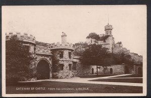 Lincolnshire Postcard - Gateway of Castle From The Grounds, Lincoln - Ref E923