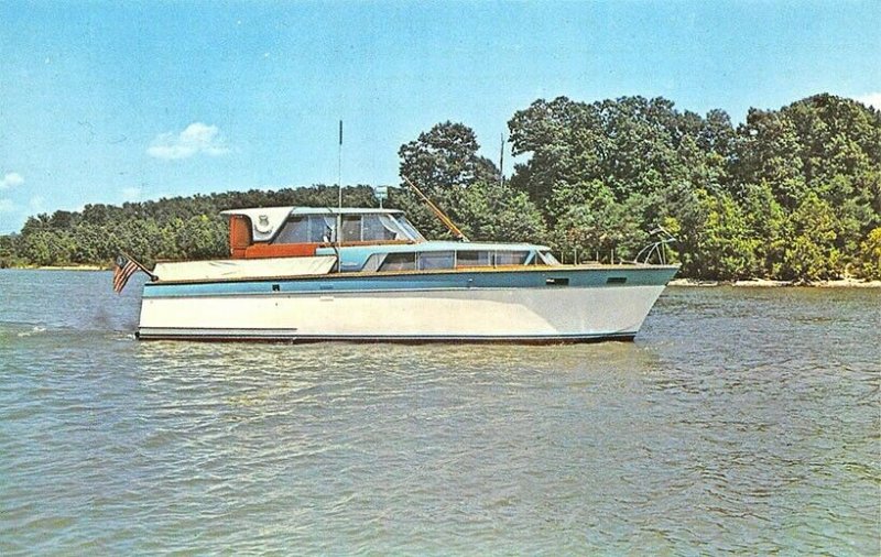 Gilbertsville KY Mari-Dave 43' Roamer Cruiser Postcard