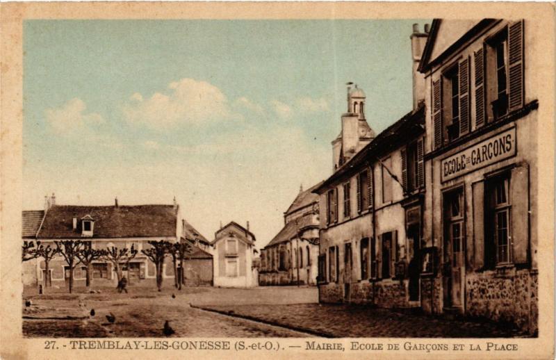 CPA  Tremblay-les-Gonesse (S.-et-O.) -Mairie,Ecole de Garcons et la .. (296418)