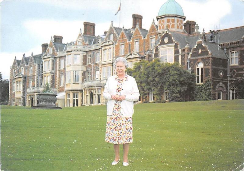 B99777 queen sandringham house elizabeth II uk  famous people