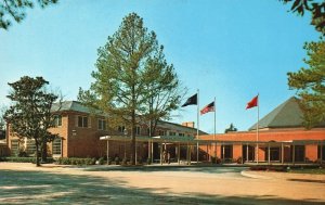 Postcard Williamsburg Lodge Few Steps From Historic Area Williamsburg Virginia