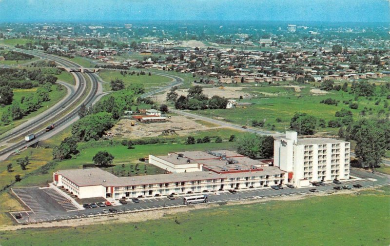 Oshawa, Ontario Canada  HOLIDAY INN  Motel & Area Bird's Eye View  1976 Postcard