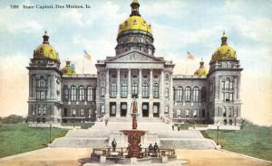 Fountain at State Capitol - Des Moines, Iowa - DB