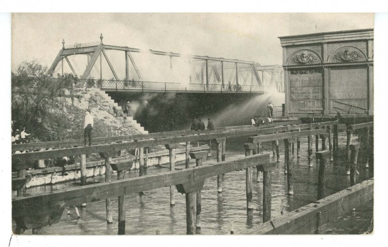 MI - Detroit. April 27, 1915, Belle Isle Bridge Fire