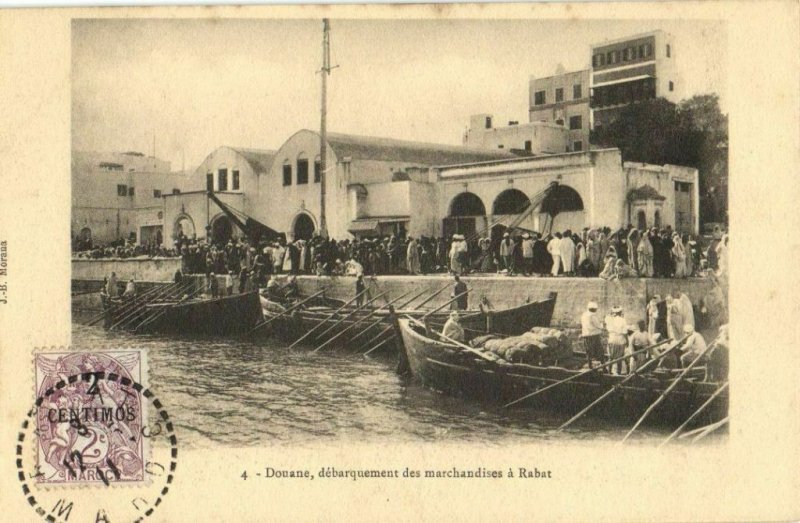 CPA AK MAROC RABAT Douane, debarquement des marchandises a RABAT (31368)