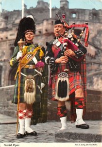 uk49882 scotish pipers edinburgh scotland uk military guard soldier