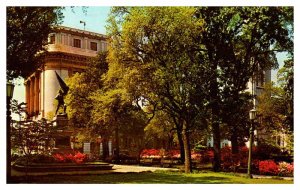 Postcard MONUMENT SCENE Savannah Georgia GA AR5196