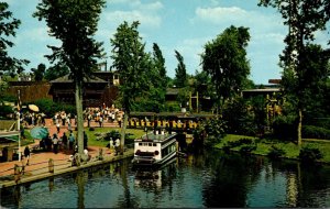 Wisconsin Dells Kiekhafer Queen Riverboat and Kilbourn & Western Railway Trai...