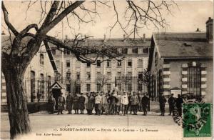 CPA NOGENT-le-ROTROU - Entrée de la Caserne - La Terrasse (385696)