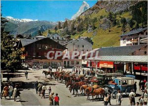 Modern Postcard Zermatt Matterhorn Fotografierre Bahnhofplatz mit farbig mit ...
