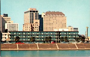 Downtowner Motor Inn, Schatzel & Shoreline, Corpus Christi TX Vtg Postcard K51