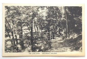 1930s WELLESLEY COLLEGE,THE LAKE PATH, MASS. Old Vintage Postcard A12