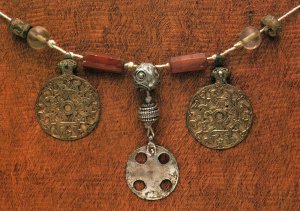 CONTINENTAL SIZE POSTCARD 9th CENTURY NECKLACE FROM BATTLE DITCHES ESSEX ENGLAND