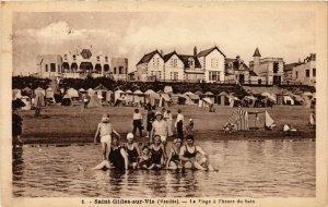 CPA St-GILLES-sur-VIE - La Plage a l'heure du bain (167402)