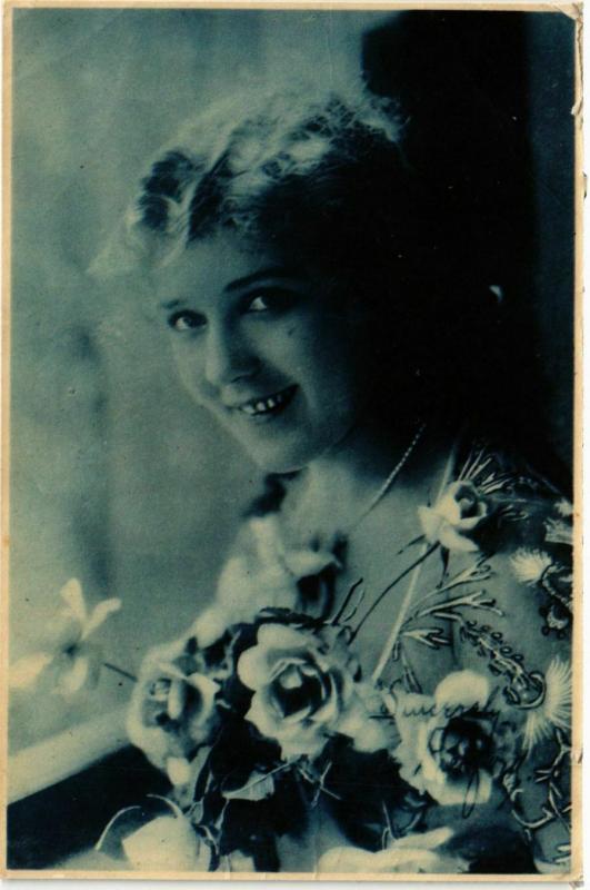 CPA AK Young Lady and Flowers THEATER STARS (777834)