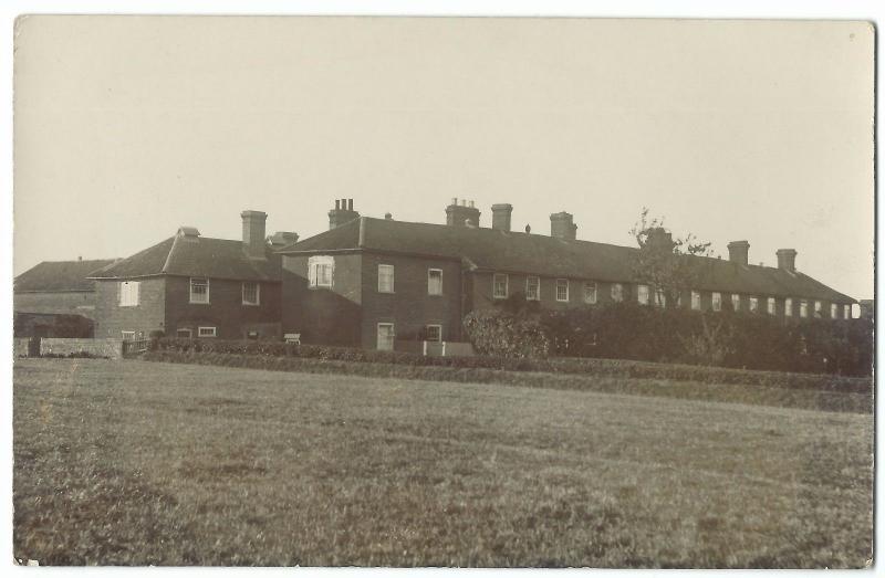 Unidentified Early 20th c Terraced Houses RP PC Unposted, Location Unknown 