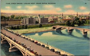 Pearl St Bridge W Grand Rapids Michigan MI Old Car Linen Postcard UNP Unused 