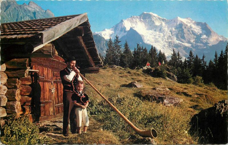 Switzerland folklore Wegen Alphornblaser und Sennenbub mit Jungfrau Landschaft 