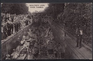 Berkshire Postcard - Boulter's Lock, River Thames  E557