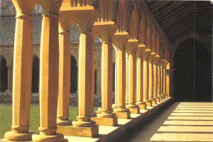 uk44104 iona abbey cloisters scotland uk