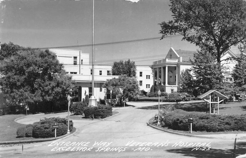 Excelsior Springs Missouri~Veterans Hospital~Entrance Drive~Flag Pole~1940s RPPC 