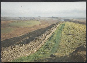 Northumberland Postcard - The Roman Wall at Winshields Crag   LC3940