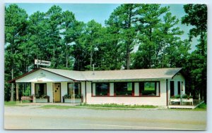 EUREKA SPRINGS, Arkansas AR ~ Roadside LE GOURMET RESTAURANT c1950-60s  Postcard