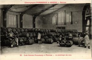 CPA AK Les Caves Pommery a REIMS Le soutirage des vins (347131)