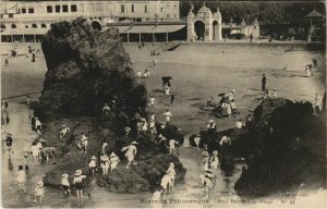 CPA Biarritz Nos Bebes a la Plage a l'heure du Bain FRANCE (1126961)