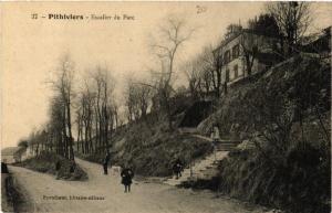 CPA PITHIVIERS Escalier du Parc (607755)