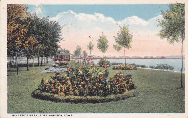 Riverside Park at Fort Madison, Iowa - pm 1917 - WB