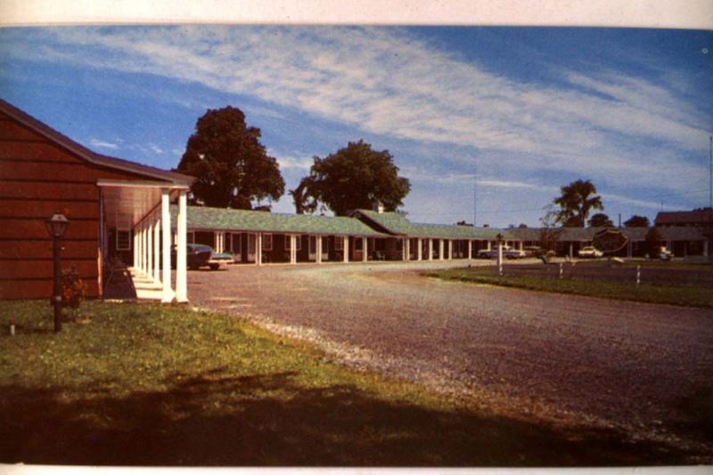 Unused 1950's STORIES VILLAGE MOTEL Massena New York NY postcard y3044