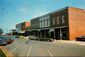 Geargie Plains Main Street Population 683