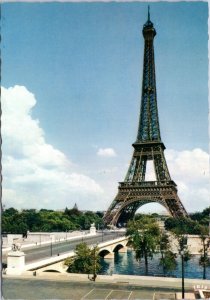 Postcard France Paris La Tour Eiffel - Le Pont d'Iena