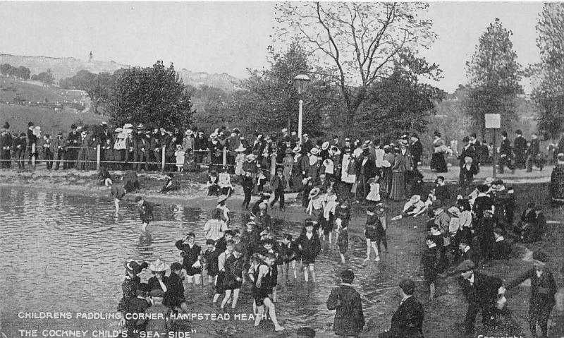 B85635 children paddling corner hampstead heath cockney sea side   london uk