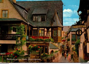 Germany Ruedesheim am Rhine Drosselgasse