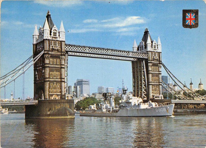 uk45601 tower bridge london uk ship warship