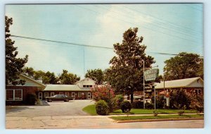 PERRY, GA Georgia ~ New MECCA COURT  c1960s Car Roadside  Postcard