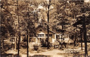 J48/ Hartland Michigan RPPC Postcard c1940s Walden Woods Building  318