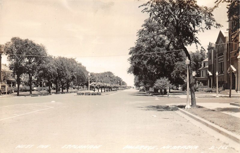 G32/ Holdrege Nebraska RPPC Postcard c1940s West Ave Esplanade Homes