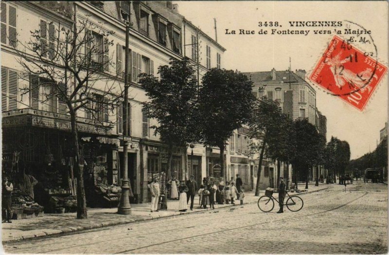 CPA VINCENNES La Rue de Fonteny vers a Mairie (65709)