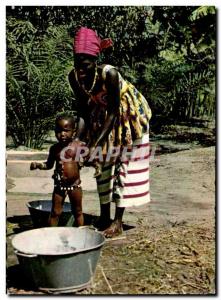 Africa - Africa - The Africa Colors - Washing the baby - Old Postcard