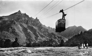 BF40424 auvergne vallee d enfer mont dore sancy  france cable train teleferique