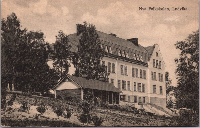 Sweden Nya Folkskolan Ludvika Vintage Postcard C213