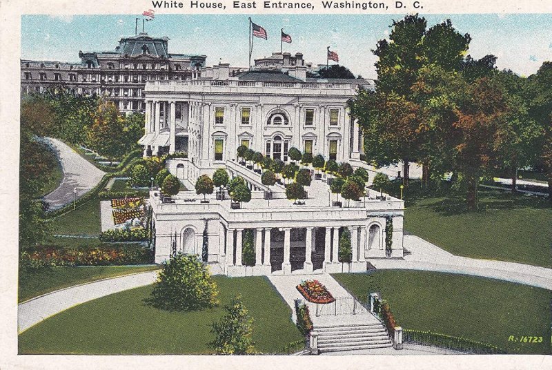 H120VINT01  1933 WHITE HOUSE, EAST ENTRANCE,  D.C.  COLLECTIBLE VINTAGE POSTCARD